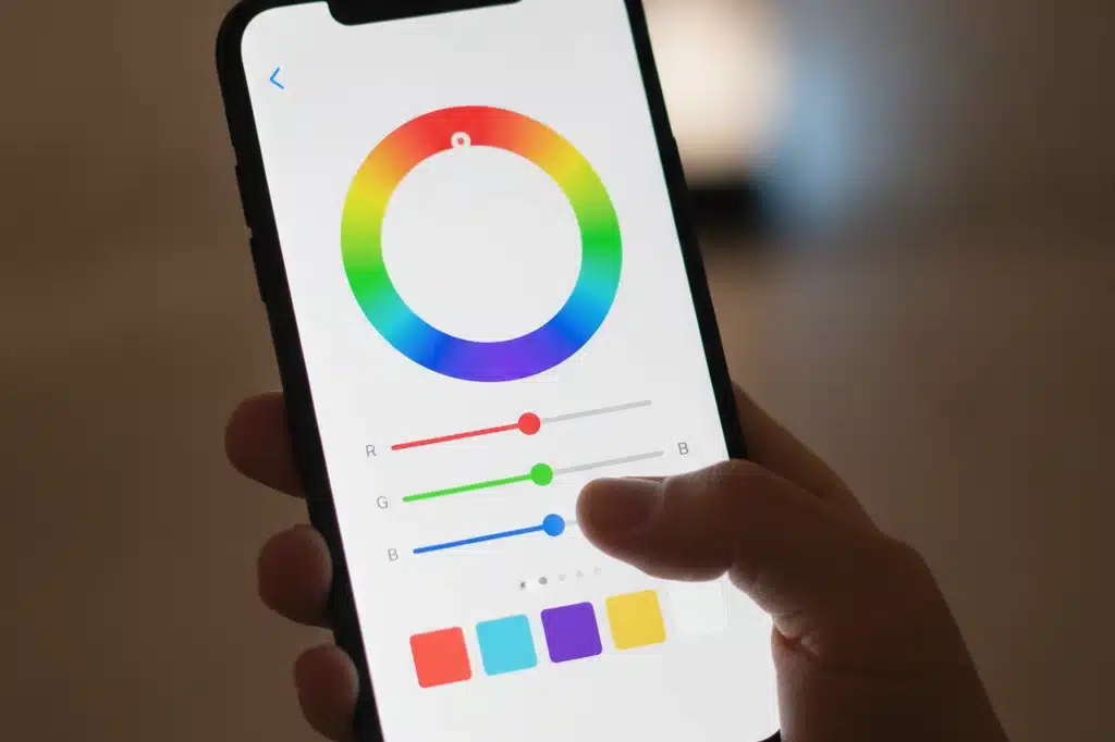 Descubra como deixar a lanterna do celular com outra cor